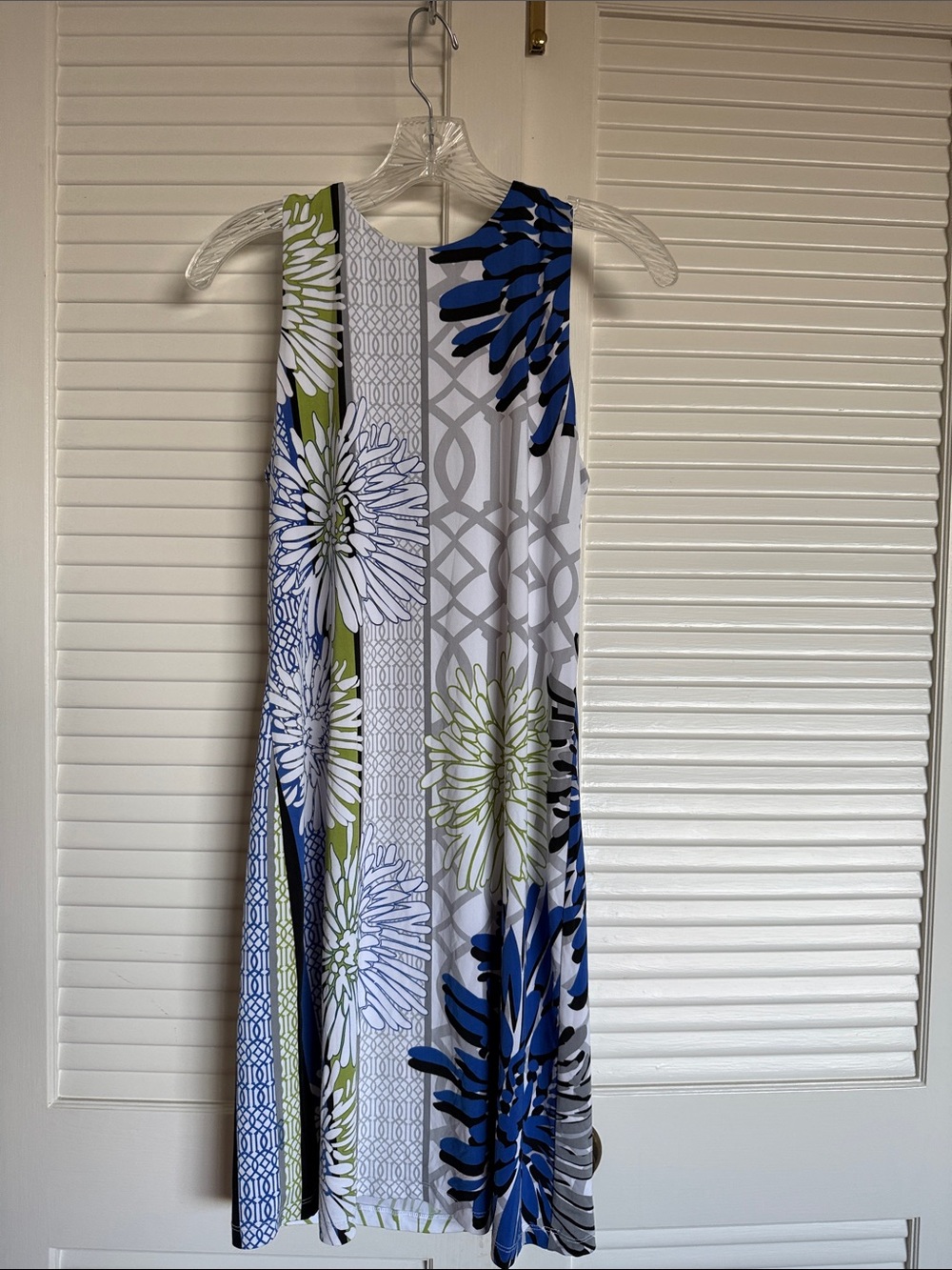 Analili Sleeveless Floral Midi Dress in Blue, Green & White